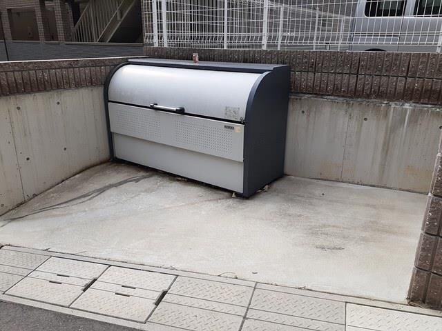  サニー・ヒルズ
