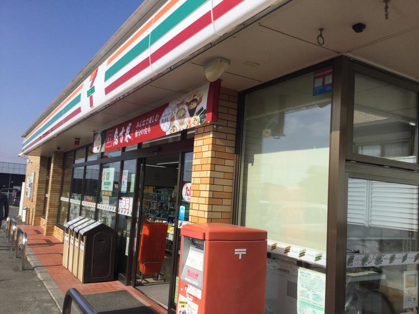 セブンイレブン木津州見台1丁目店(コンビニ)まで439m コンフォール南Ｂ