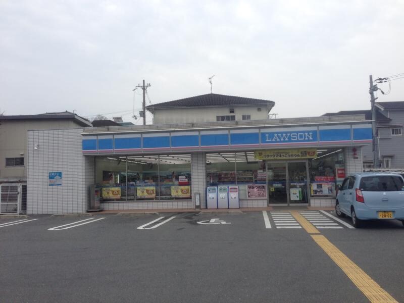 ローソン枚方津田東町3丁目店(コンビニ)まで741m ブルージュ