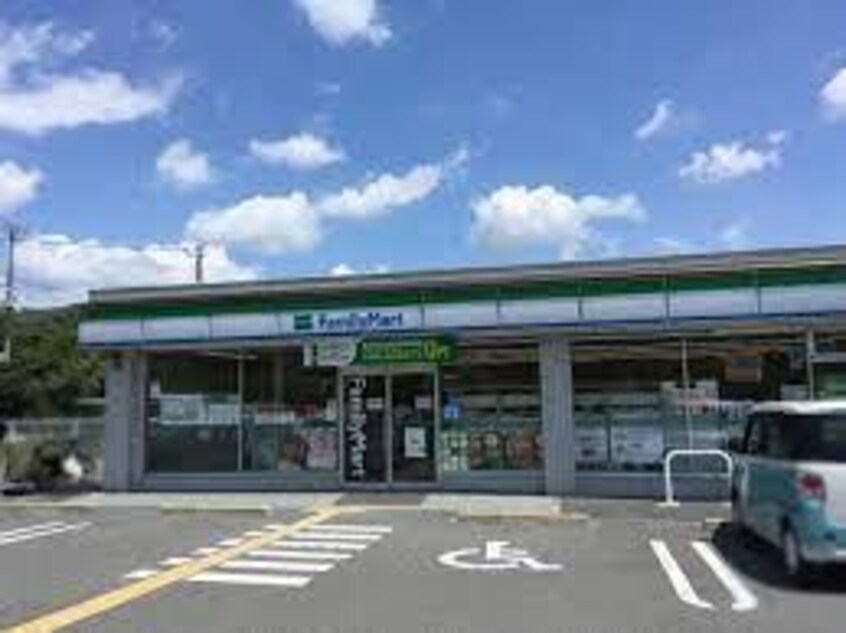 ファミリーマート京田辺市役所前店(コンビニ)まで388m ルミエールII
