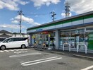 ファミリーマート木津大谷店(コンビニ)まで325m クローバー