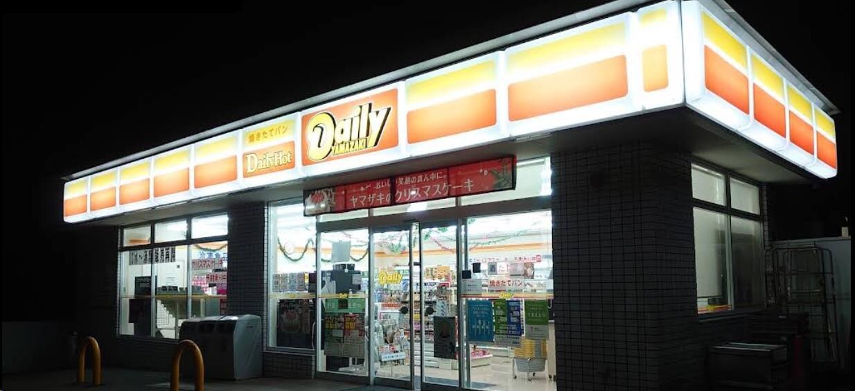 デイリーヤマザキ城陽平川店(コンビニ)まで342m セジュールモダン芝ヶ原