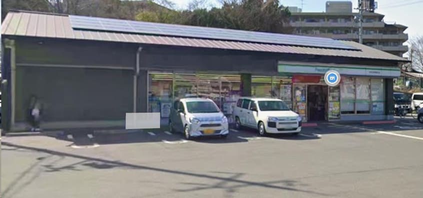 ファミリーマート伏見日野西風呂店(コンビニ)まで495m アビアント