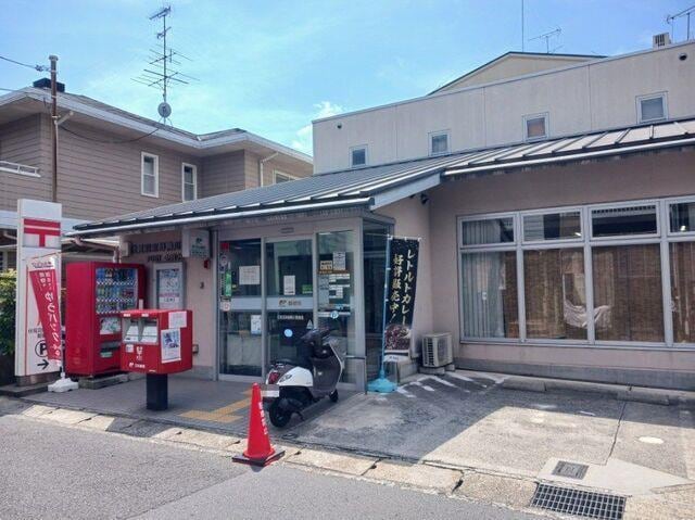 伏見羽束師鴨川郵便局(郵便局)まで890m メゾンドエフ