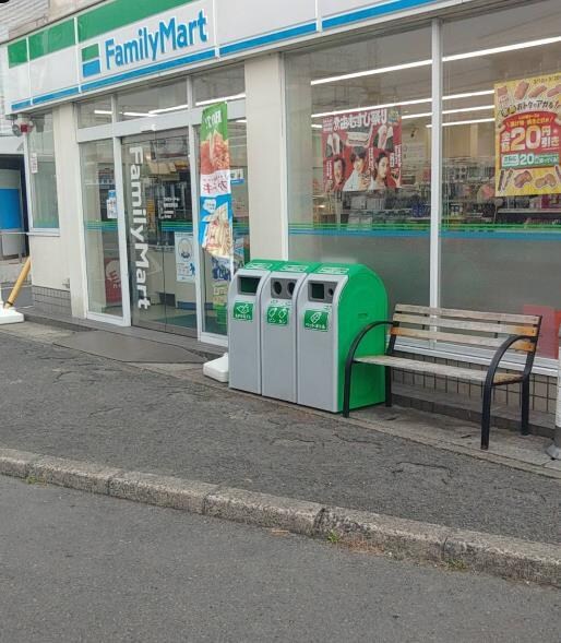 ファミリーマート富野荘駅前店(コンビニ)まで515m フランアンジュ