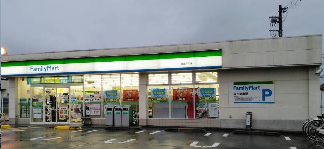 ファミリーマート城陽平川店(コンビニ)まで809m ノースヴィレッジ