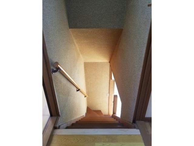 階段 海峰苑賃貸戸建て