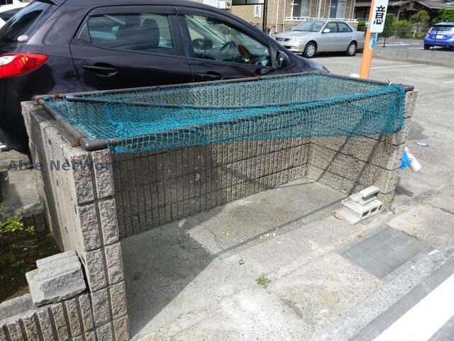 ゴミステーション プチパレス