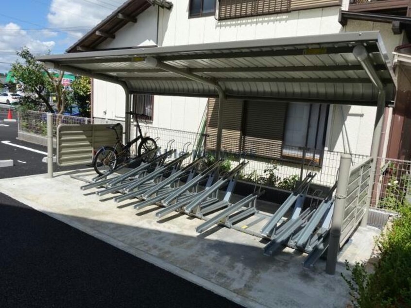 駐輪場 内房線/五井駅 車移動　11分4.7km 2階 築4年