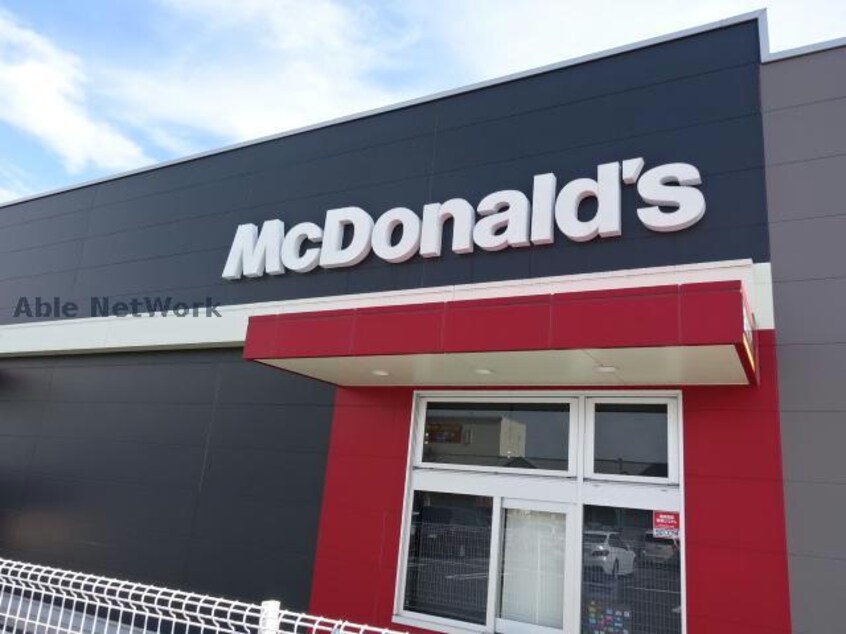 マクドナルドあすみが丘店(その他飲食（ファミレスなど）)まで692m スカイパレットB