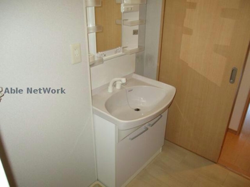  アヴァンセ八幡Ｂ