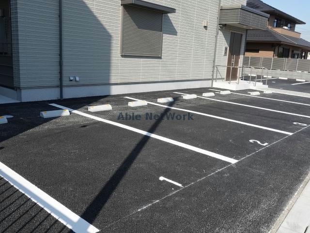 敷地内駐車場 グランドールメゾン