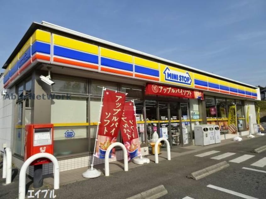 ミニストップ市原白塚店(コンビニ)まで379m Palm East パルムイースト