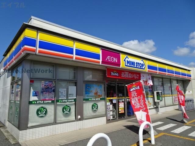 ミニストップ市原君塚店(コンビニ)まで420m 内房線/五井駅 徒歩17分 1階 築12年