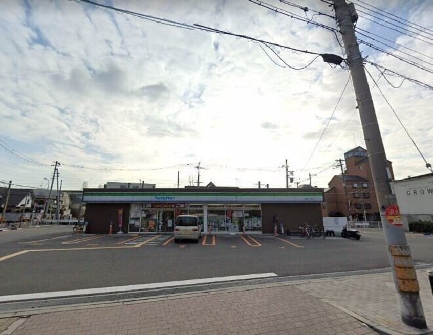 ファミリーマート岸里東二丁目店(コンビニ)まで82m エクセルライフ北畠