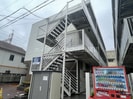 レオパレストラッドの外観