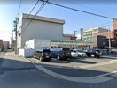 ファミリーマート玉出西店(コンビニ)まで594m シャイン廣瀬