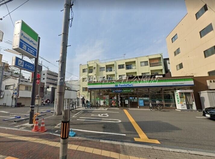 ファミリーマートMYS我孫子町駅東店(コンビニ)まで13m ベアーコーポ