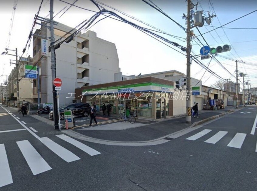 ファミリーマート住之江公園駅西店(コンビニ)まで298m アネックス六兵衛
