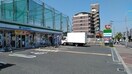 ファミリーマート遠里小野二丁目店(コンビニ)まで313m フジパレス住吉遠里小野Ⅲ番館