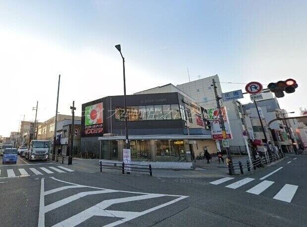 デイリーカナートイズミヤ花園店(スーパー)まで417m アミティエ旭