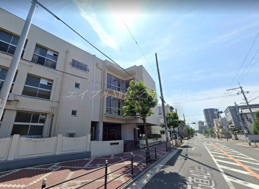 大阪市立依羅小学校(小学校)まで454m 第１北野ビル
