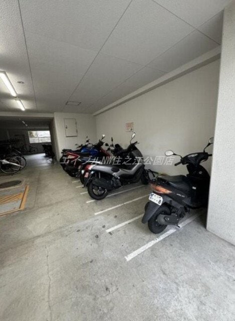 オートバイ駐輪場 ラシーヌ宿院