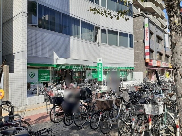 デイリーヤマザキ苅田六丁目店(コンビニ)まで290m アルトピーノ