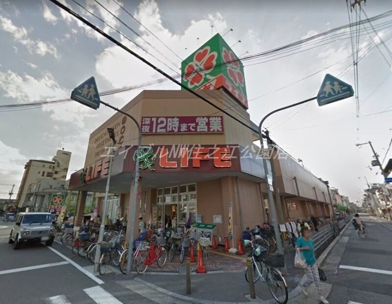 ライフ加賀屋店(スーパー)まで18m フジパレス中加賀屋Ⅲ番館