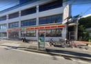 デイリーヤマザキ南港東2丁目店(コンビニ)まで1209m シャトーポール3（南港厚生年金共同住宅3号棟）