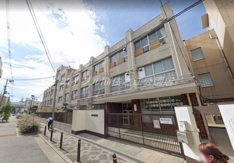 大阪市立玉出中学校(中学校/中等教育学校)まで555m リアライズ玉出