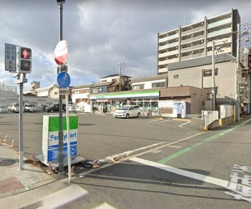 ファミリーマート西成松店(コンビニ)まで208m Halu花園町
