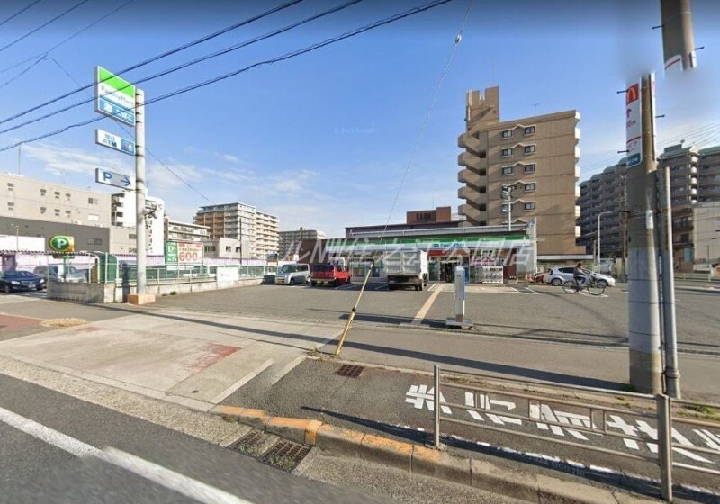 ファミリーマートMYS新北島店(コンビニ)まで878m レオパレスWIN