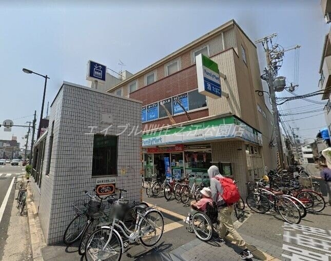 ファミリーマート花園町店(コンビニ)まで446m グランパシフィック花園innovation