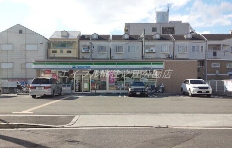 ファミリーマート住吉苅田二丁目店(コンビニ)まで320m シャトープラム