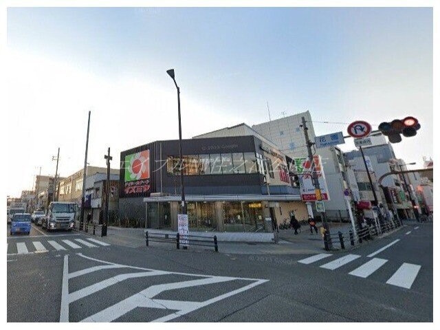 デイリーカナートイズミヤ花園店(スーパー)まで588m ライフステージ二番館