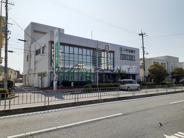 ファミリーマート中之町東店(コンビニ)まで720m Ｃｏｓｍｏｓ