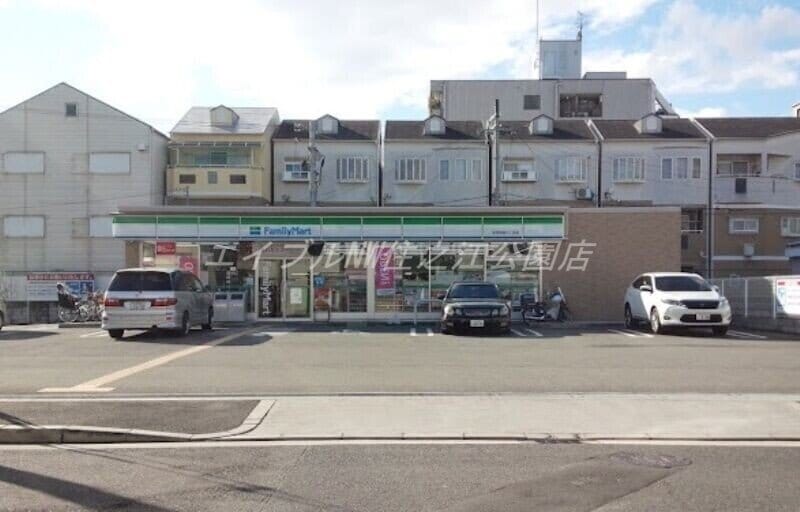 ファミリーマート住吉苅田二丁目店(コンビニ)まで183m リバージュ住吉