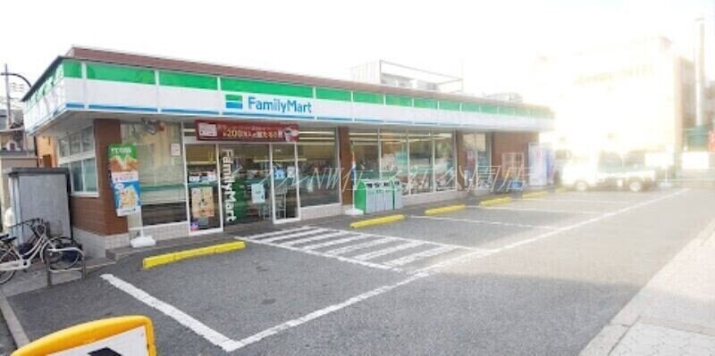 ファミリーマート万代六丁目店(コンビニ)まで549m シティハイツ帝塚山