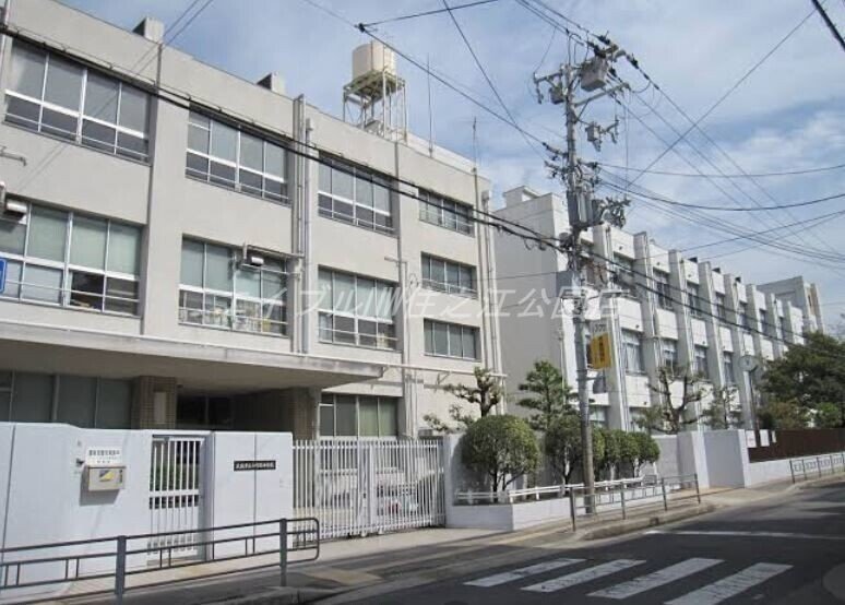 大阪市立加賀屋中学校(中学校/中等教育学校)まで645m アッシュメゾン北加賀屋