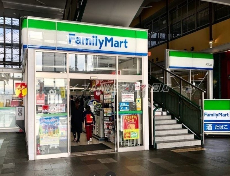 ファミリーマートATC店(コンビニ)まで646m 大阪ベイレジデンス（リブリーコート）