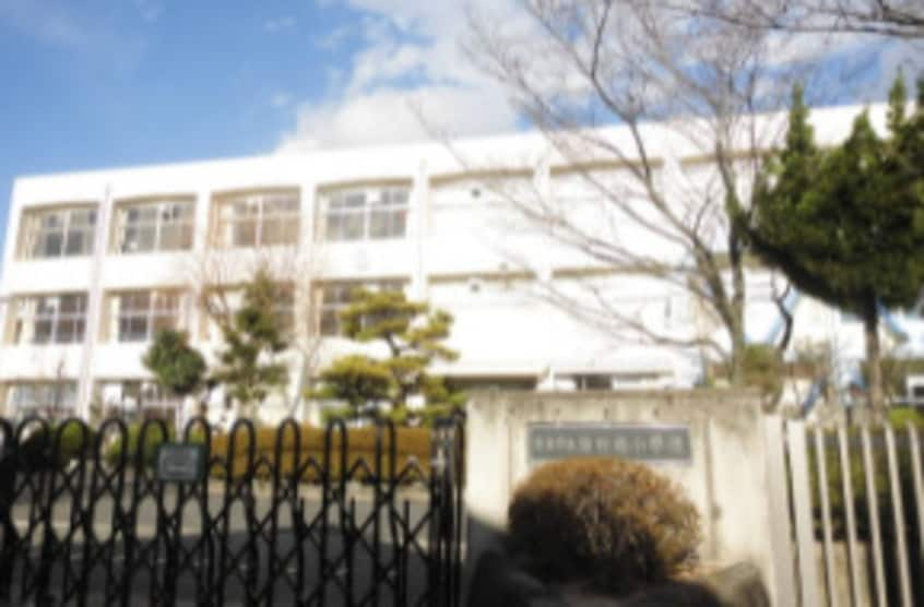 小学校まで1300m※栗東市立治田西小学校 ｖｉｌｌａ 石ノ塔