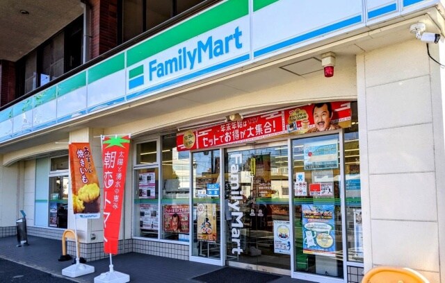 コンビニまで300m※ファミリーマート　栗東中学校前店 メゾンリバーサイド