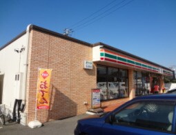 コンビニまで245m※セブン－イレブン　愛知川中宿店 ベル　プリムローズⅡ
