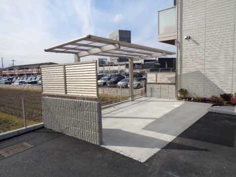  シャーメゾン　ルイ