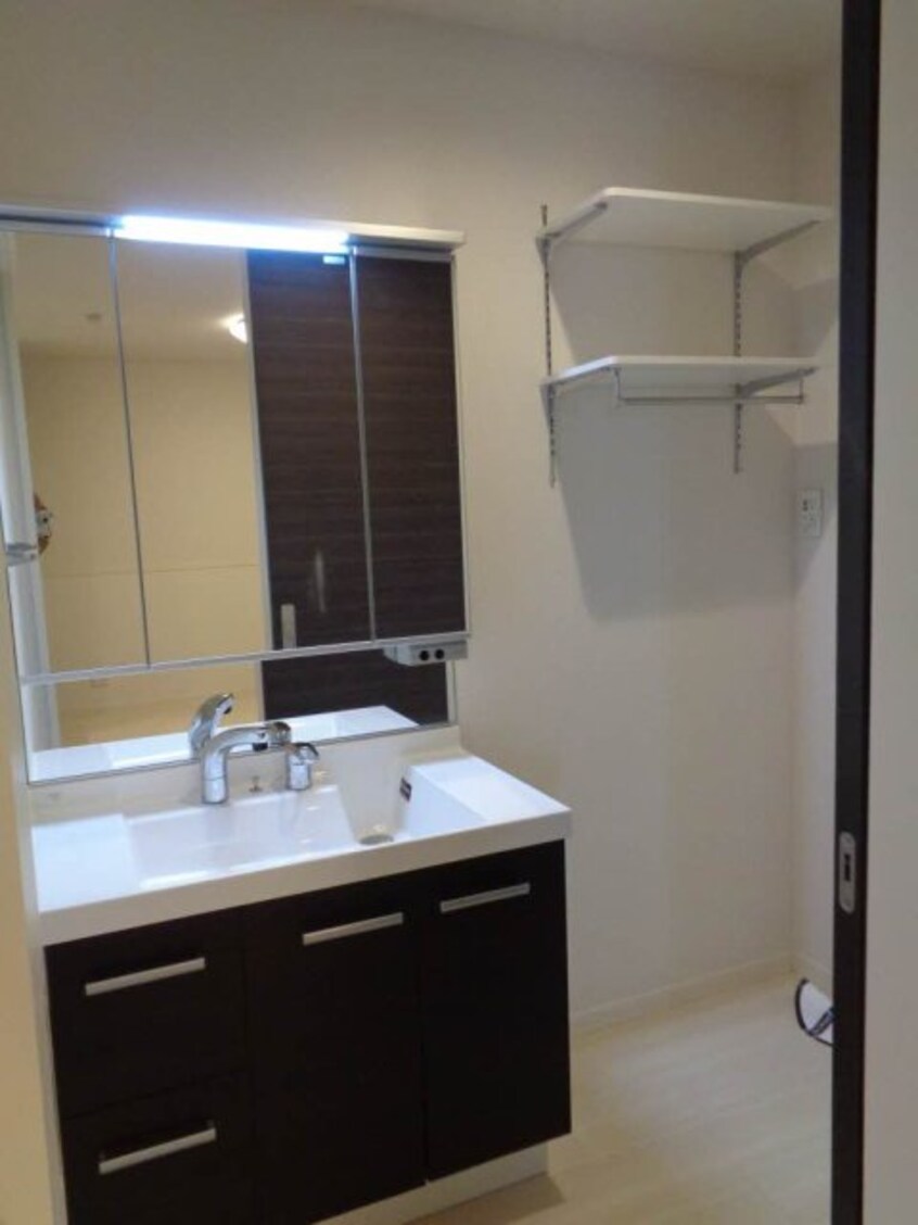  シャーメゾン　ルイ