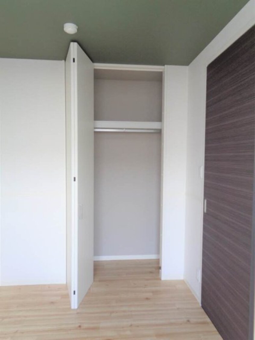  シャーメゾン　ルイ