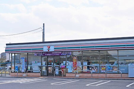 コンビニまで400m※セブン－イレブン　栗東出庭店 ハイツカトレア