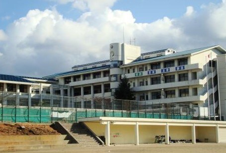 中学校/中等教育学校まで1900m※草津市立高穂中学校 メゾンエスポワール