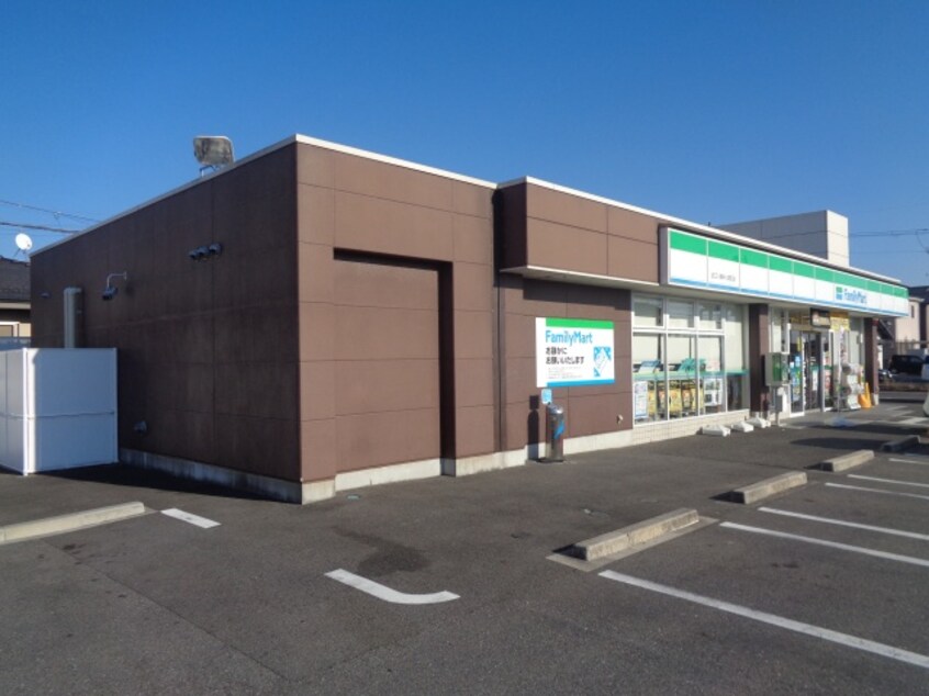 コンビニまで600m※ファミリーマート　近江八幡中小森町店 ヒルバレーマンション